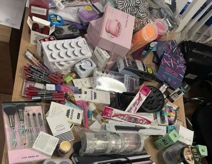 „Business esuat” pentru un cetatean al Marii Britanii. Acesta a fost prins cu produse comestice si bijuterii, la vama Palanca - GALERIE FOTO „Business esuat” pentru un cetatean al Marii Britanii. Acesta a fost prins cu produse comestice si bijuterii, la vama Palanca - GALERIE FOTO