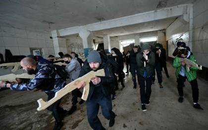 Cetatenii de rand sunt chemati la arme. Puterea europeana care isi formeaza o armata din civili