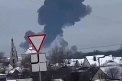 Un avion militar rusesc cu 63 de persoane la bord s-a prabusit in regiunea Belgorod - VIDEO Un avion militar rusesc cu 63 de persoane la bord s-a prabusit in regiunea Belgorod - VIDEO