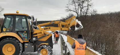 A nins in nordul tarii. Drumarii au intervenit in timpul noptii cu lucrari de patrulare, combaterea lunecusului si lucrari de deszapezire. Precizarile ASD - FOTO A nins in nordul tarii. Drumarii au intervenit in timpul noptii cu lucrari de patrulare, combaterea lunecusului si lucrari de deszapezire. Precizarile ASD - FOTO