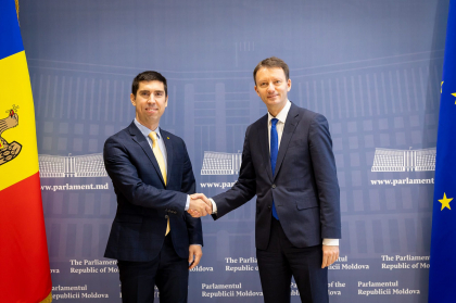 Siegfried Muresan l-a felicitat de Mihai Popsoi cu investirea in functie Siegfried Muresan l-a felicitat de Mihai Popsoi cu investirea in functie