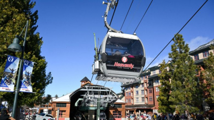 O femeie a ramas 15 ore uitata intr-o gondola deasupra partiilor cu zapada intr-o statiune de ski. A stat toata noaptea in ger O femeie a ramas 15 ore uitata intr-o gondola deasupra partiilor cu zapada intr-o statiune de ski. A stat toata noaptea in ger