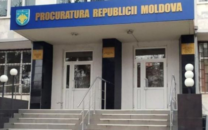 Procurorii cer arest preventiv pentru angajatul Ocolului Silvic din Soroca, care ar fi promis unei persoane sa obtina permis de conducere 