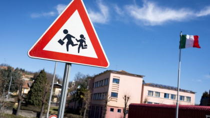Parinti romani judecati in Italia pentru ca nu si-au trimis copilul la scoala timp de 57 de zile consecutiv