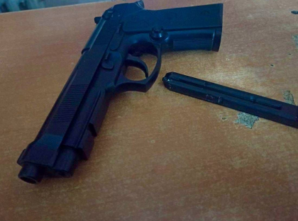 Prins cu arma, in plina strada. Un barbat din Cantemir, retinut de politisti