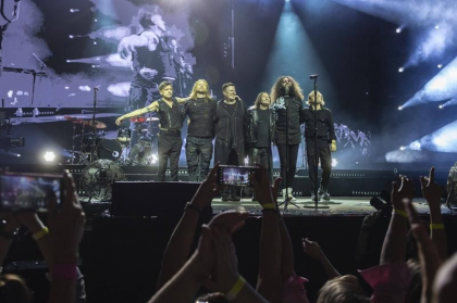 Thailanda: O celebra trupa rock rusa ce se opune razboiului si lui Vladimir Putin a fost deportata in Israel Thailanda: O celebra trupa rock rusa ce se opune razboiului si lui Vladimir Putin a fost deportata in Israel