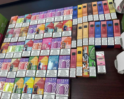 Un lot comercial de tigarete electronice nedeclarate - gasite intr-un microbuz care venea din Ucraina, la vama Tudora. Ce a spus soferul vamesilor - FOTO Un lot comercial de tigarete electronice nedeclarate - gasite intr-un microbuz care venea din Ucraina, la vama Tudora. Ce a spus soferul vamesilor - FOTO