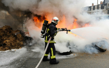 Explozie la o fabrica de artificii din India. Cel putin 7 persoane au murit si 75 au fost ranite
Explozie la o fabrica de artificii din India. Cel putin 7 persoane au murit si 75 au fost ranite