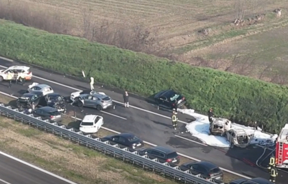 Haos pe o autostrada din Italia: serie de accidente s-au produs din cauza cetii. Doua persoane au decedat - VIDEO