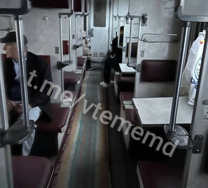 Pasageri, indignati de conditiile din trenurile de pe cursa Iasi-Chisinau. Calator: „Am cumparat clasa intai. E imposibil sa respiri” - FOTO