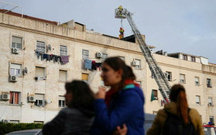 Trei cadavre au fost gasite de pompieri sub daramaturile unui imobil de cinci etaje surpat in apropiere de Barcelona - FOTO