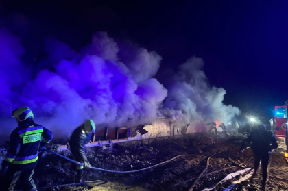 Incendiu devastator la Hincesti. 30 de pompieri au luptat cu focul sase ore - FOTO Incendiu devastator la Hincesti. 30 de pompieri au luptat cu focul sase ore - FOTO