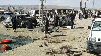 Cel putin 26 de morti si 50 de raniti in explozii produse la birouri electorale in Pakistan, cu o zi inainte de alegerile legislative