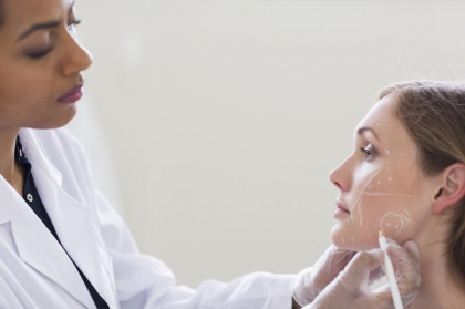 O femeie a fugit dintr-un spital din Turcia pentru a nu plati o operatie estetica
