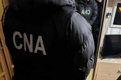 Perchezitii la doi fosti angajati ai Agentiei pentru Supraveghere Tehnica. Schema prin care actionau