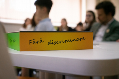 Absorbante gratuite in patru scoli din Moldova. Dan Perciun: „Cred ca asta degajeaza institutiile fata de un subiect tabuizat la noi in societate ce se refera la educatia sexuala si ingrijire personala”