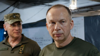 „Sirski ne va ucide pe toti”. Noul sef al armatei lui Zelenski are reputatia de „macelar”, care isi pune oamenii in pericol „Sirski ne va ucide pe toti”. Noul sef al armatei lui Zelenski are reputatia de „macelar”, care isi pune oamenii in pericol