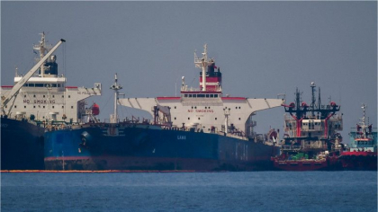Flota fantoma a Rusiei nu mai are unde sa se ascunda. Cum sunt „vanate” navele care transporta petrol rusesc Flota fantoma a Rusiei nu mai are unde sa se ascunda. Cum sunt „vanate” navele care transporta petrol rusesc