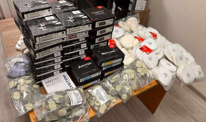Un sofer, prins la vama Leuseni cu mai multe consumabile auto pe care le-a ascuns printre bagaje
