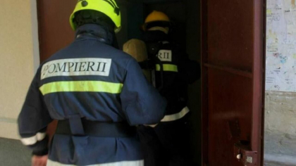 Un apartament a ars in totalitate, la Soroca. Pompierii au evacuat doi copii si trei maturi