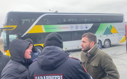 Scandal si altercatii la vama Leuseni-Albita. Soferii, nemultumiti de protestul fermierilor: „Ati venit acum, ati papat bine si aveti chef de concerte”- VIDEO Scandal si altercatii la vama Leuseni-Albita. Soferii, nemultumiti de protestul fermierilor: „Ati venit acum, ati papat bine si aveti chef de concerte”- VIDEO