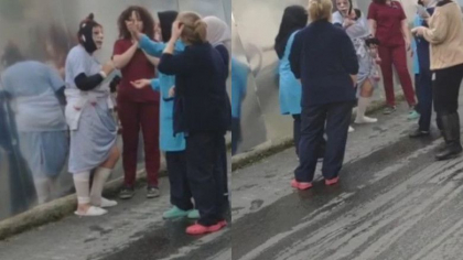 Cu fata umflata, bandajata total si anesteziata, o femeie a fugit dintr-un spital din Turcia ca sa nu plateasca operatia estetica - VIDEO Cu fata umflata, bandajata total si anesteziata, o femeie a fugit dintr-un spital din Turcia ca sa nu plateasca operatia estetica - VIDEO