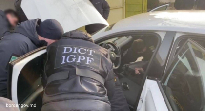 Un moldovean a incercat sa intre in Romania cu 528 de pachete de tigari de contrabanda, la vama Leuseni-Albita. Unde le-a ascuns - VIDEO