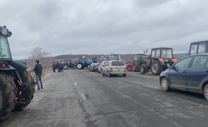Protestul fermierilor continua: Ar putea fi blocata din nou vama Leuseni-Albita, dar si alte drumuri din tara. Acestia asteapta un dialog cu conducerea tarii Protestul fermierilor continua: Ar putea fi blocata din nou vama Leuseni-Albita, dar si alte drumuri din tara. Acestia asteapta un dialog cu conducerea tarii