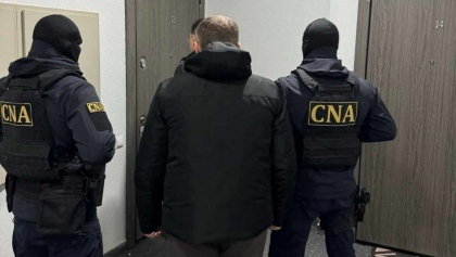 Un grup de persoane, printre care doi judecatori, cercetati de CNA, pentru frauda in valoare de 135 milioane de lei. Acestia organizau licitatii fictive devenind proprietari ai terenurilor care apartin Primariei Chisinau Un grup de persoane, printre care doi judecatori, cercetati de CNA, pentru frauda in valoare de 135 milioane de lei. Acestia organizau licitatii fictive devenind proprietari ai terenurilor care apartin Primariei Chisinau