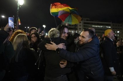 Grecia spune „da” casatoriilor homosexuale si adoptiilor pentru cuplurile de acelasi sex. „Moment istoric”
