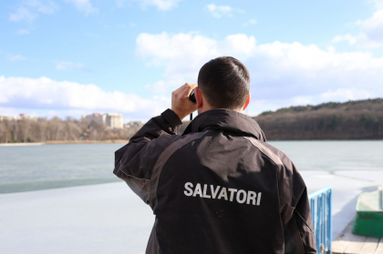 O tanara, aproape de tragedie. A fost salvata de la inec, in parcul Valea Morilor din capitala