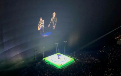 „Oamenii care cred in libertate trebuie sa-i rosteasca numele.” Bono i-a adus un omagiu emotionant lui Alexei Navalnii - VIDEO

