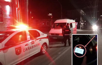 Soferul unui microbuz - prins baut la volan. Ce spune politia