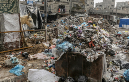 Risc major de holera si difterie in Fasia Gaza. Oamenii traiesc printre mormane de moloz si gunoaie