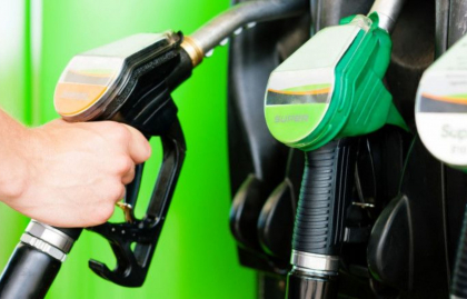 Benzina depaseste pragul de 25 lei pentru un litru. Cu cat se scumpeste motorina. Noile preturi stabilite de ANRE - FOTO 