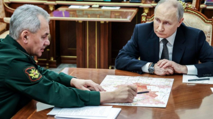 Soigu i s-a laudat lui Putin ca a distrus si capul de pod al ucrainenilor pe malul stang al Niprului. Armata ucraineana spune ca minte Soigu i s-a laudat lui Putin ca a distrus si capul de pod al ucrainenilor pe malul stang al Niprului. Armata ucraineana spune ca minte