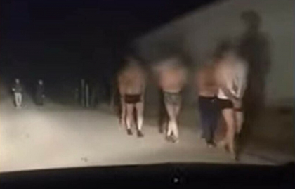 Zeci de migranti dezbracati si obligati sa iasa noaptea din tara pe ger, in Serbia - VIDEO

