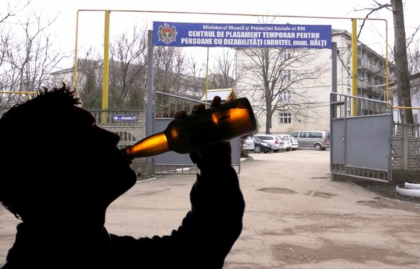 O pacienta de la Internatul Psihoneurologic din Balti ar fi murit in urma unei intoxicatii cu alcool. Ce spun ceilalti pacienti - VIDEO O pacienta de la Internatul Psihoneurologic din Balti ar fi murit in urma unei intoxicatii cu alcool. Ce spun ceilalti pacienti - VIDEO