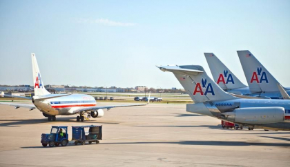 „Trebuie sa cobor”. Un pasager a incercat sa deschida usa unui avion in timpul zborului - VIDEO „Trebuie sa cobor”. Un pasager a incercat sa deschida usa unui avion in timpul zborului - VIDEO