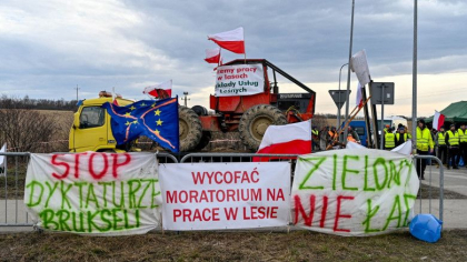 Fermierii polonezi isi extind protestele si anunta ca vor bloca o autostrada cheie la granita cu Germania Fermierii polonezi isi extind protestele si anunta ca vor bloca o autostrada cheie la granita cu Germania