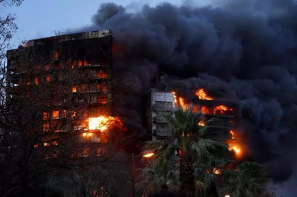 Incendiul violent care a mistuit un bloc cu 14 etaje din Valencia: Cel putin 4 persoane au murit, alte 20 sunt date disparute - VIDEO Incendiul violent care a mistuit un bloc cu 14 etaje din Valencia: Cel putin 4 persoane au murit, alte 20 sunt date disparute - VIDEO