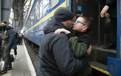 Ucrainenii cu varste cuprinse intre 18 si 60 de ani nu mai au voie sa se apropie de granita cu Republica Moldova si Romania Ucrainenii cu varste cuprinse intre 18 si 60 de ani nu mai au voie sa se apropie de granita cu Republica Moldova si Romania