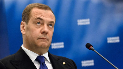 Razboiul jignirilor continua. Un oficial european ii recomanda lui Medvedev sa caute „consiliere si ingrijire psihologica” Razboiul jignirilor continua. Un oficial european ii recomanda lui Medvedev sa caute „consiliere si ingrijire psihologica”