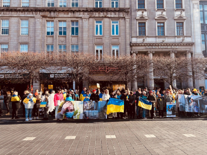Mii de oameni au marsaluit prin Dublin in semn de solidaritate cu poporul ucrainean. La manifestatie au participat si moldoveni - FOTO