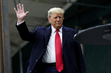 Donald Trump a castigat alegerile primare republicane in Carolina de Sud. El a invins-o pe Nikki Haley, guvernator al acestui stat in perioada 2011-2017
Donald Trump a castigat alegerile primare republicane in Carolina de Sud. El a invins-o pe Nikki Haley, guvernator al acestui stat in perioada 2011-2017