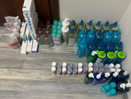 Un lot comercial de produse cosmetice si de ingrijire, nedeclarate - gasite de vamesi printre transmisiuni neinsotite, la vama Leuseni - FOTO Un lot comercial de produse cosmetice si de ingrijire, nedeclarate - gasite de vamesi printre transmisiuni neinsotite, la vama Leuseni - FOTO