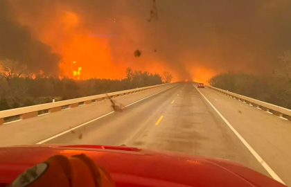 Texas, devastat de incendiile de vegetatie. O fabrica de armament nuclear a fost inchisa temporar - VIDEO Texas, devastat de incendiile de vegetatie. O fabrica de armament nuclear a fost inchisa temporar - VIDEO