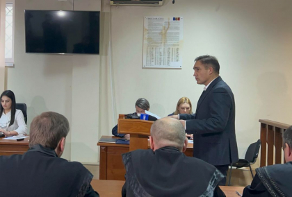 Procurorii cer opt ani de inchisoare, iar el se declara nevinovat. Fostul procuror general, Alexandr Stoianoglo, isi va afla astazi sentinta Procurorii cer opt ani de inchisoare, iar el se declara nevinovat. Fostul procuror general, Alexandr Stoianoglo, isi va afla astazi sentinta