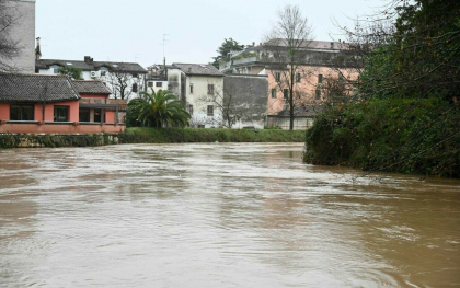 Inundatii devastatoare in Italia. Oamenii au fost salvati si cu ajutorul unor elicoptere
Inundatii devastatoare in Italia. Oamenii au fost salvati si cu ajutorul unor elicoptere