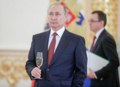 Vladimir Putin i-a indemnat pe rusi sa se lase de bautura: „Apucati-va de ski!” Vladimir Putin i-a indemnat pe rusi sa se lase de bautura: „Apucati-va de ski!”